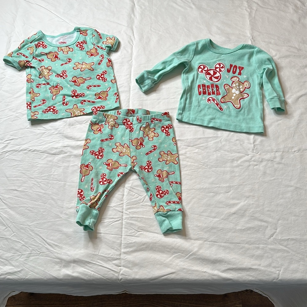 Disney Baby size 6-9 months bundle. GREAT CONDITION. Includes 2 pajama sets, - Picture 9 of 12